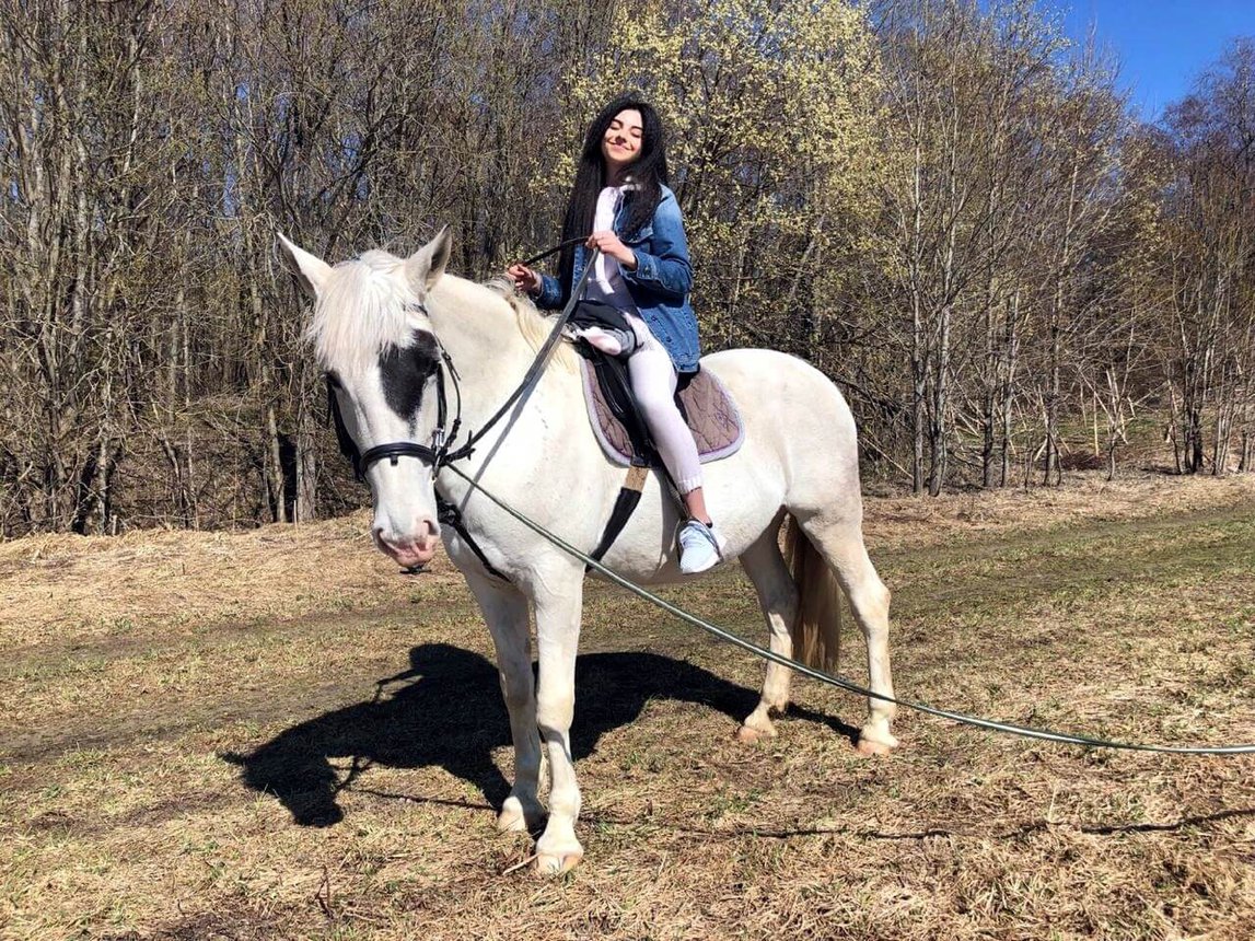 Прогулка на лошадях в Санкт-Петербурге для романтического свидания